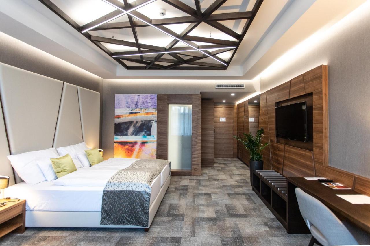 Artis Boutique Hotel Szombathely Buitenkant foto