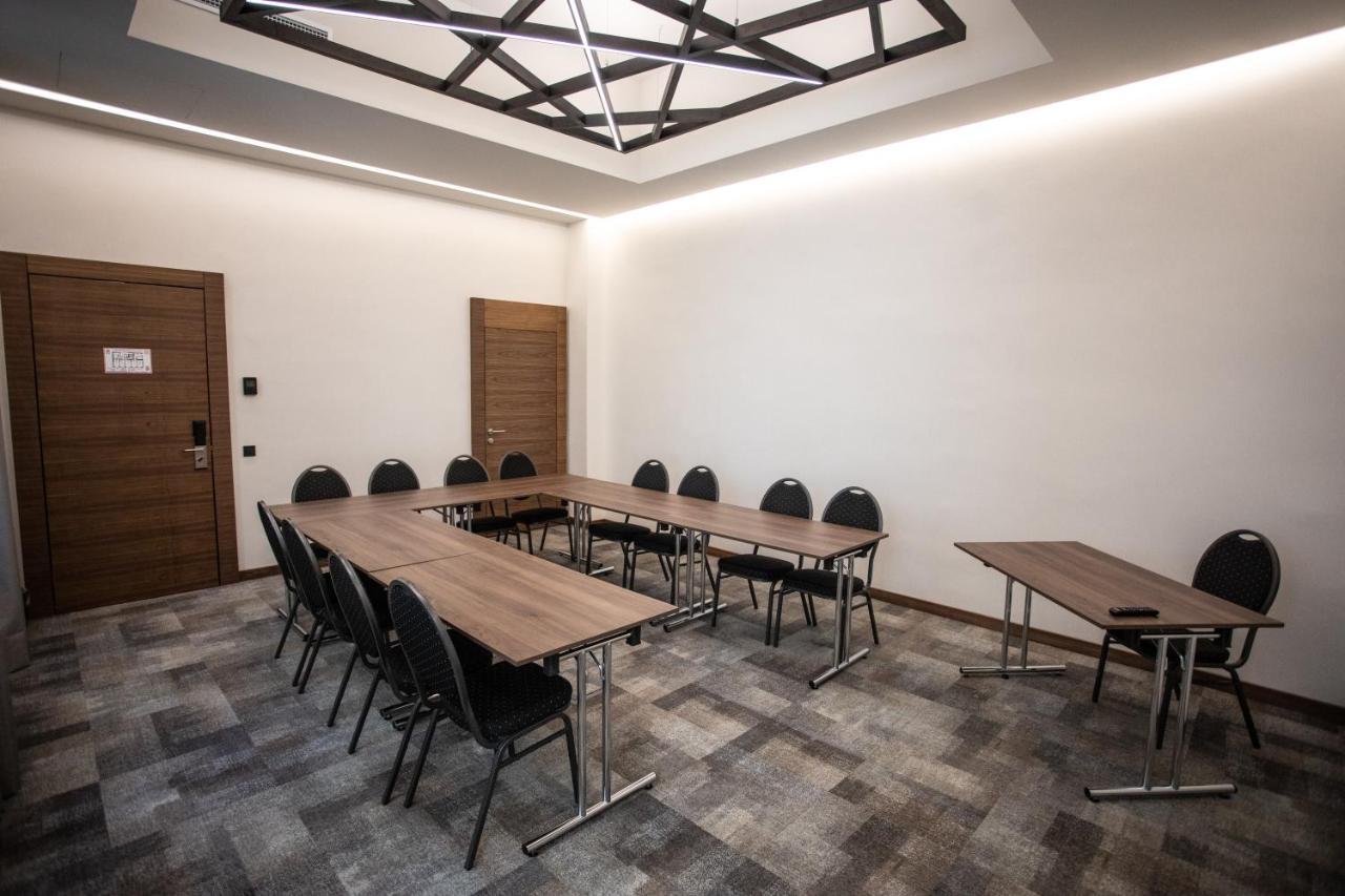 Artis Boutique Hotel Szombathely Buitenkant foto