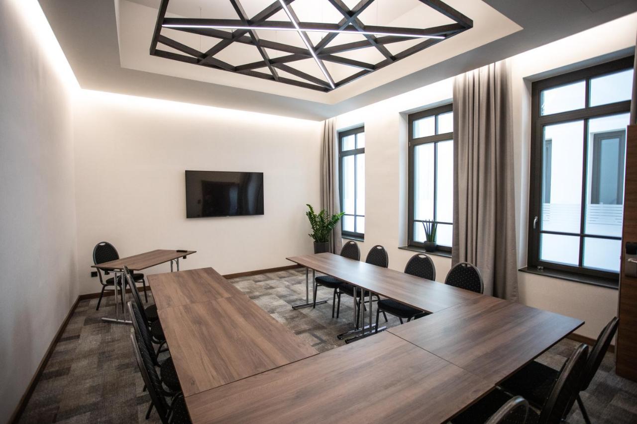 Artis Boutique Hotel Szombathely Buitenkant foto