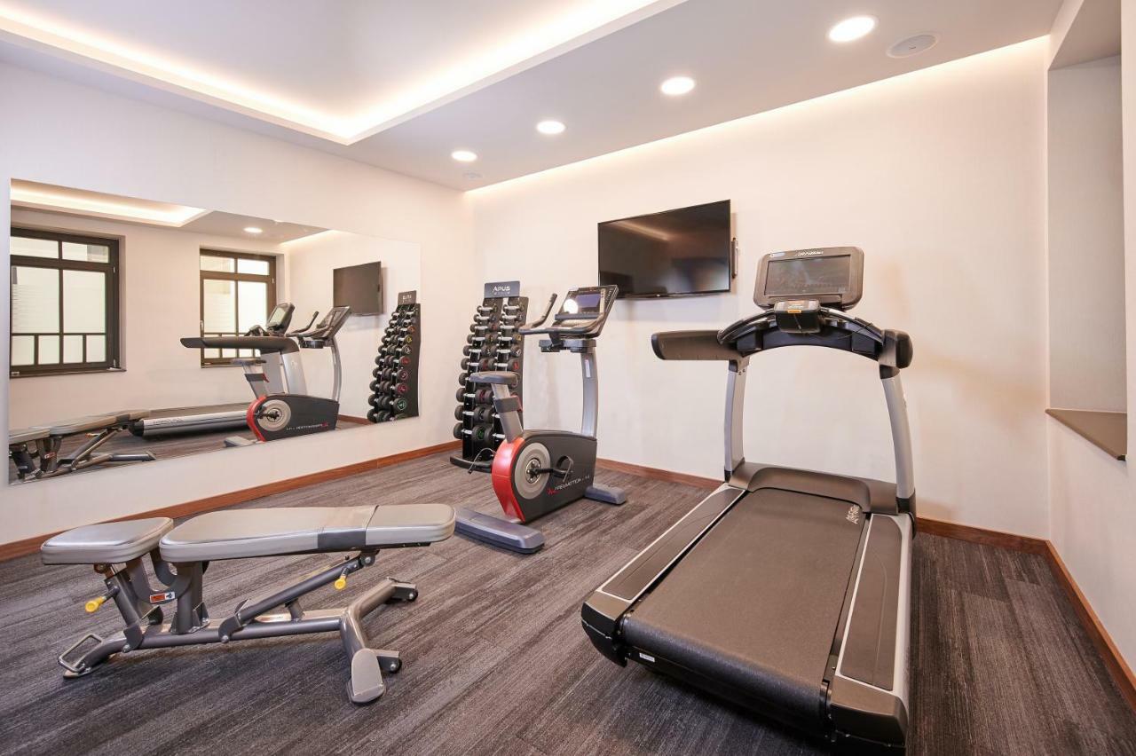Artis Boutique Hotel Szombathely Buitenkant foto