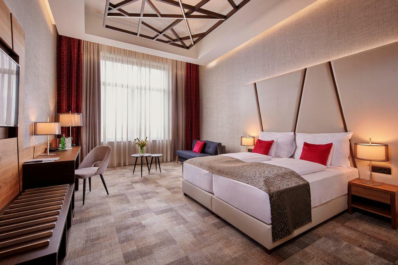 Artis Boutique Hotel Szombathely Buitenkant foto