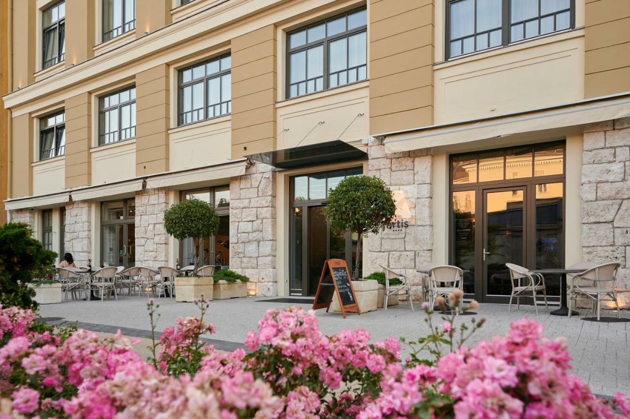 Artis Boutique Hotel Szombathely Buitenkant foto