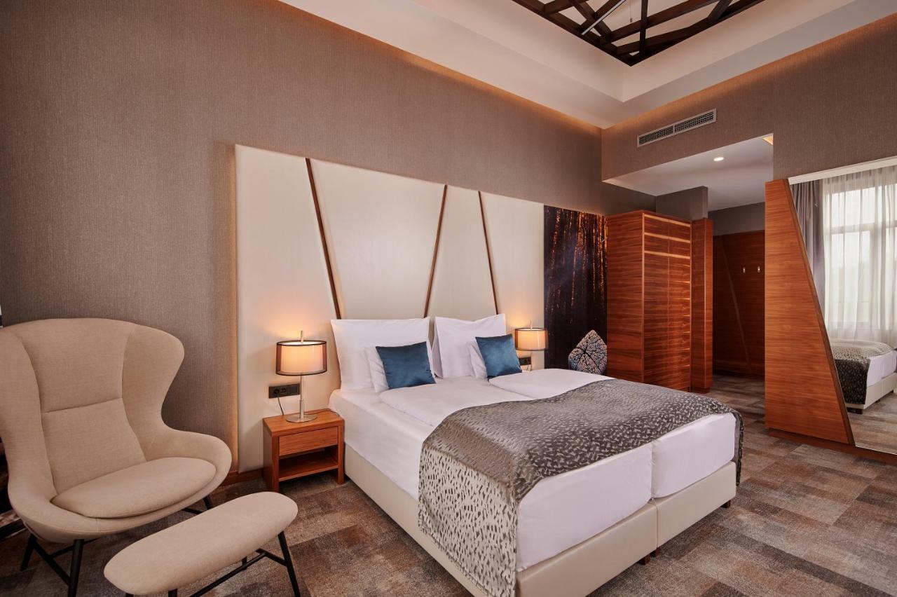 Artis Boutique Hotel Szombathely Buitenkant foto