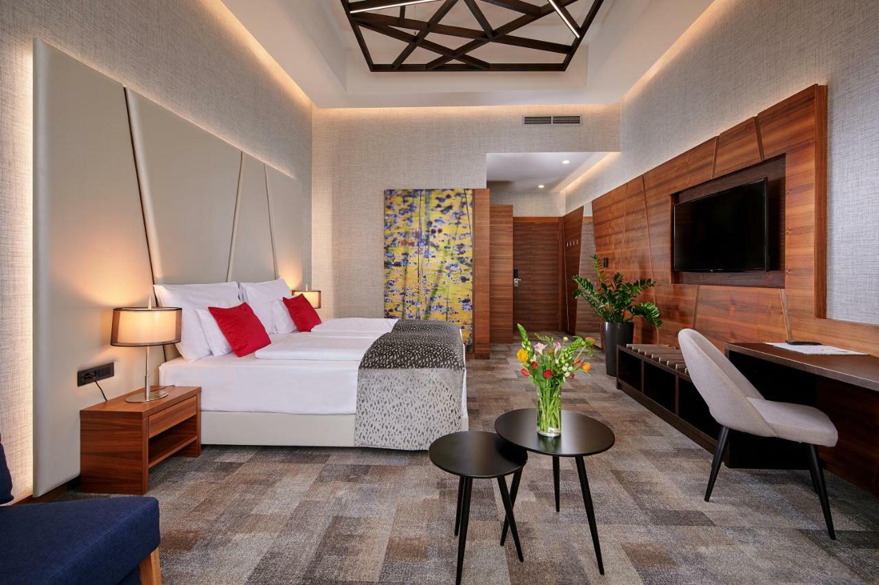 Artis Boutique Hotel Szombathely Buitenkant foto