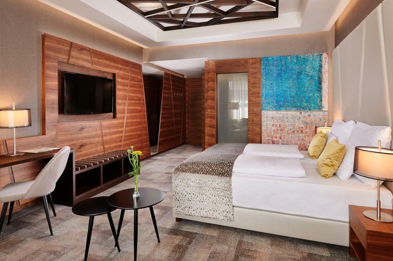 Artis Boutique Hotel Szombathely Buitenkant foto
